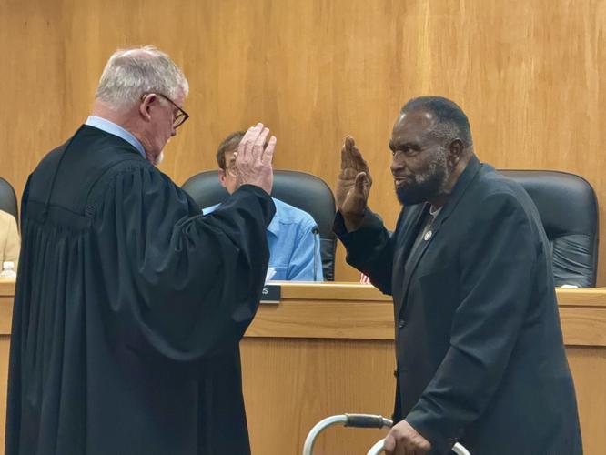 Billie Strutton Duncan officials take oaths of office | Community | duncanbanner.com