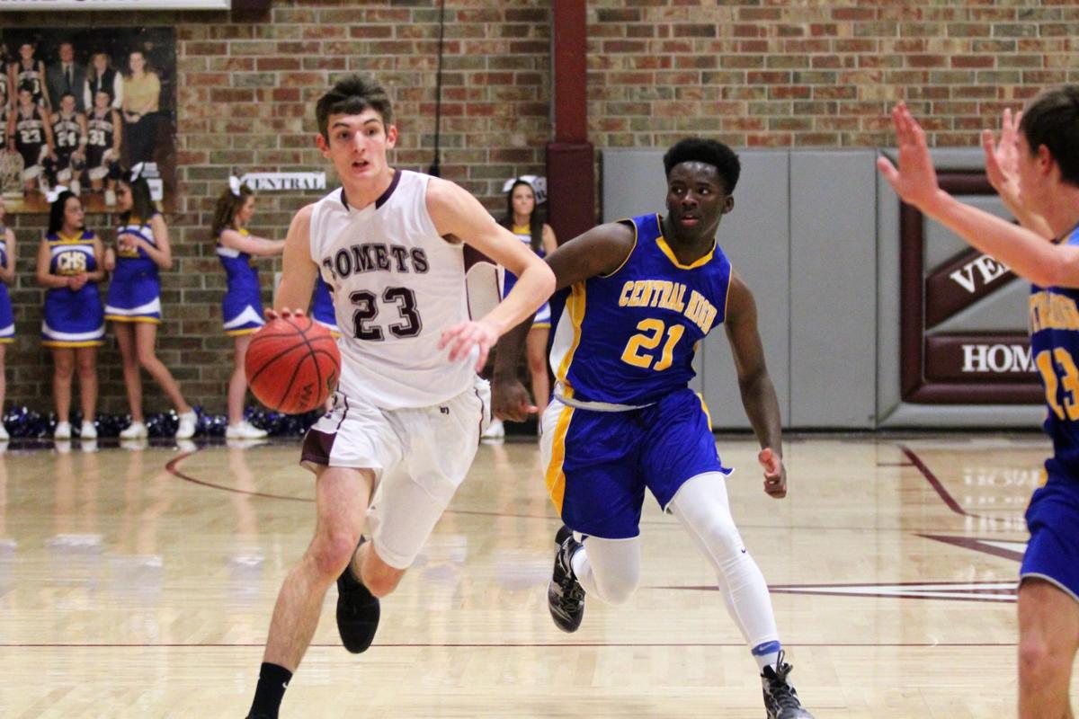 Comets Pull Away After Close First Quarter Battle With Bronchos Sports Duncanbanner Com