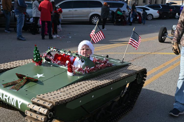 Gallery Marlow jingles down Main Street for annual Christmas Parade