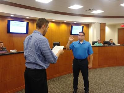 Marlow Swears In New Councilman For Ward 1 News Duncanbanner Com