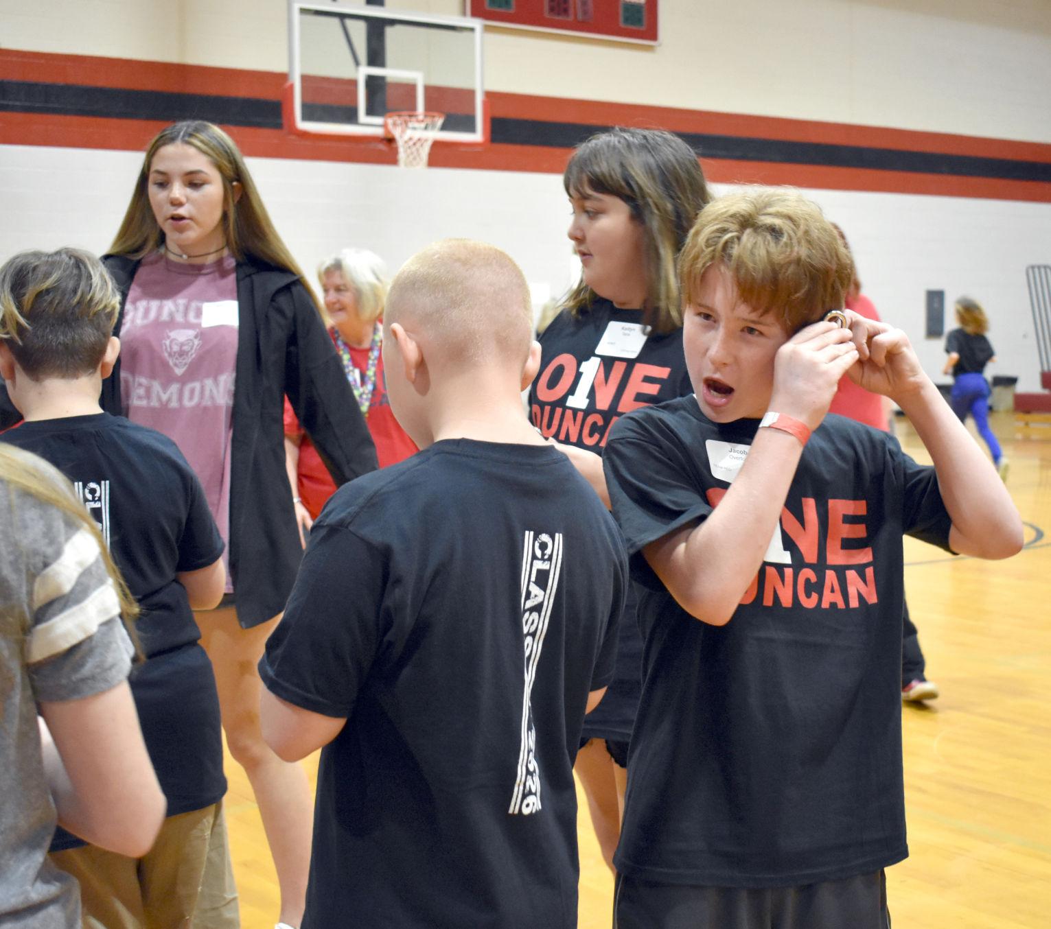 ONE Duncan shows fifth graders a peak into Middle School News