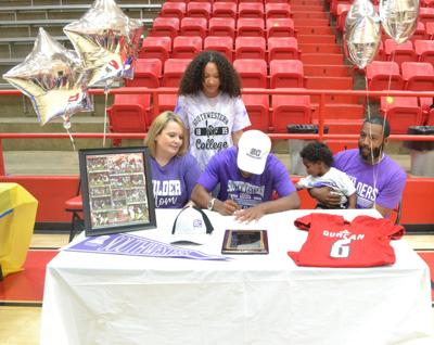 Pettit Rushes To Southwestern College To Play College Football Sports Duncanbanner Com
