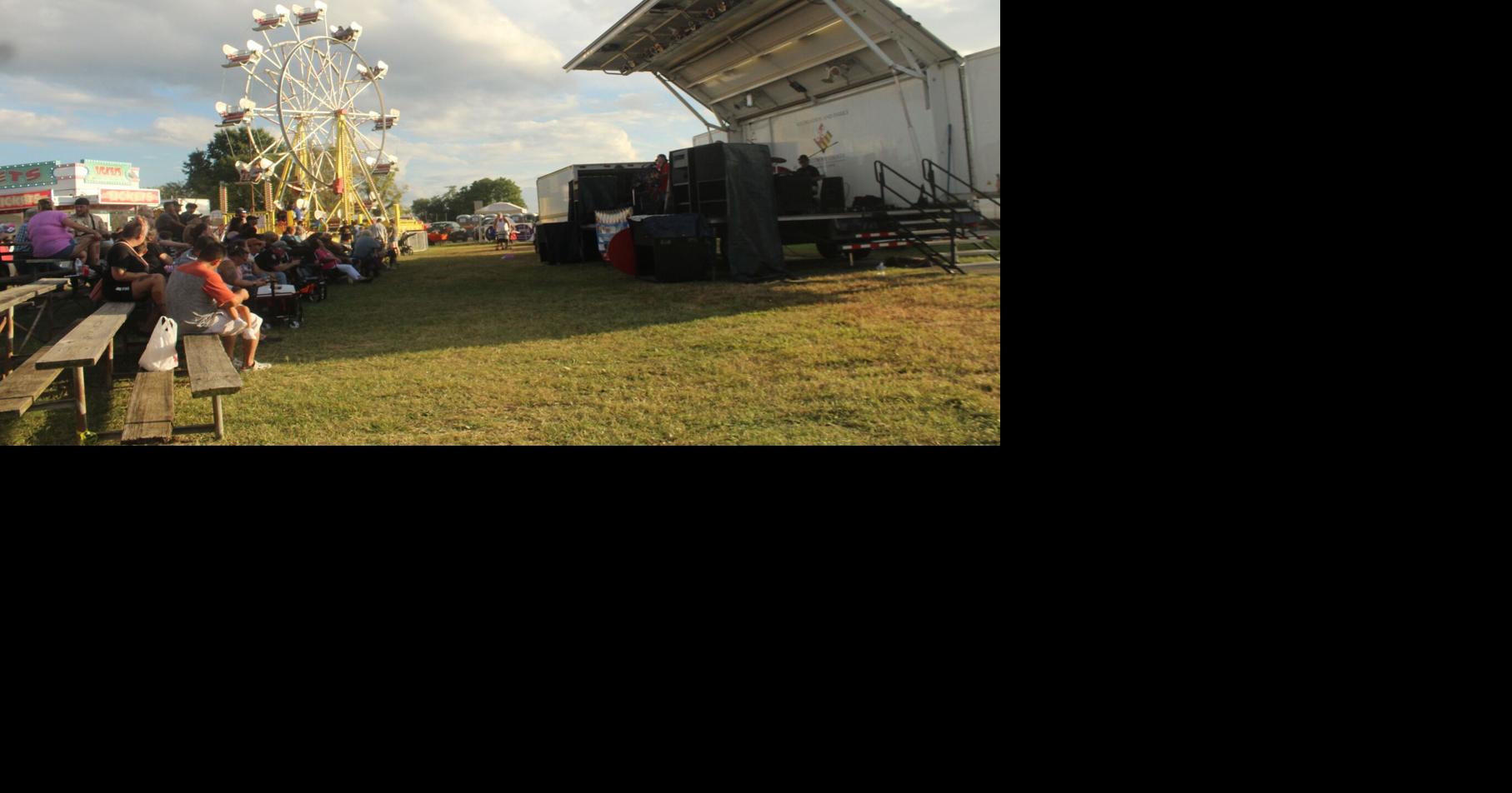 Watersedge Fall Festival rides out the rain | News | dundalkeagle.com