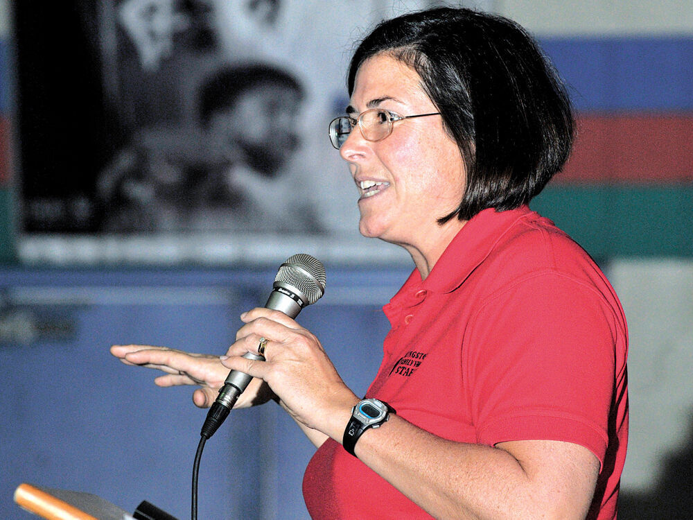 Marathon swimmer encourages students to go the distance