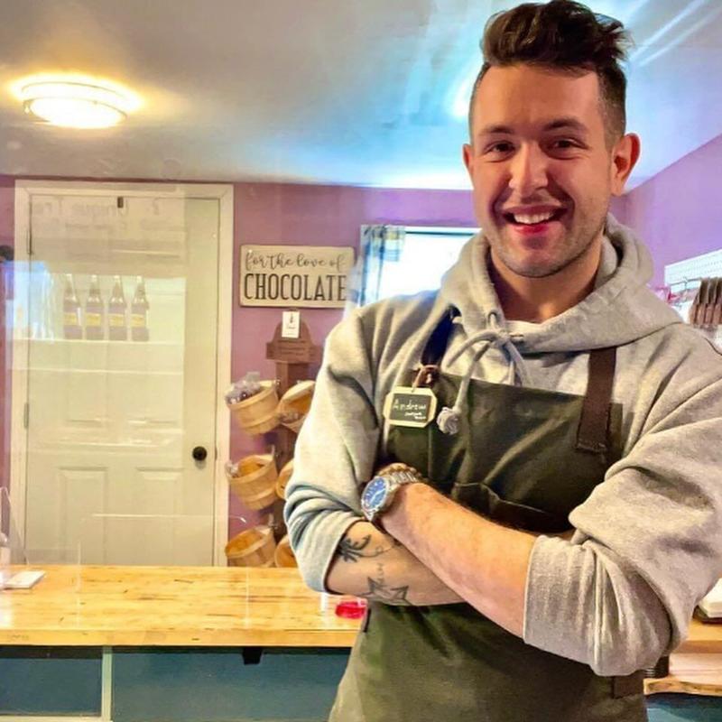 TikTok star Keith Lee visits Biscuits to Baskets in Ajax