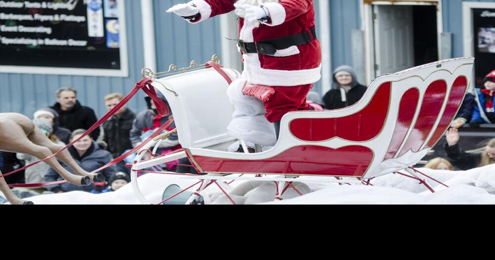 Bowmanville kicks off Christmas season with Santa Claus Parade