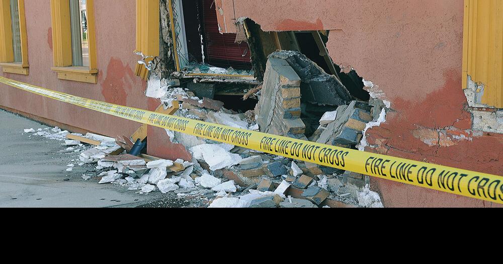 Vehicle into Oshawa building crash has tenants calling on Durham Region