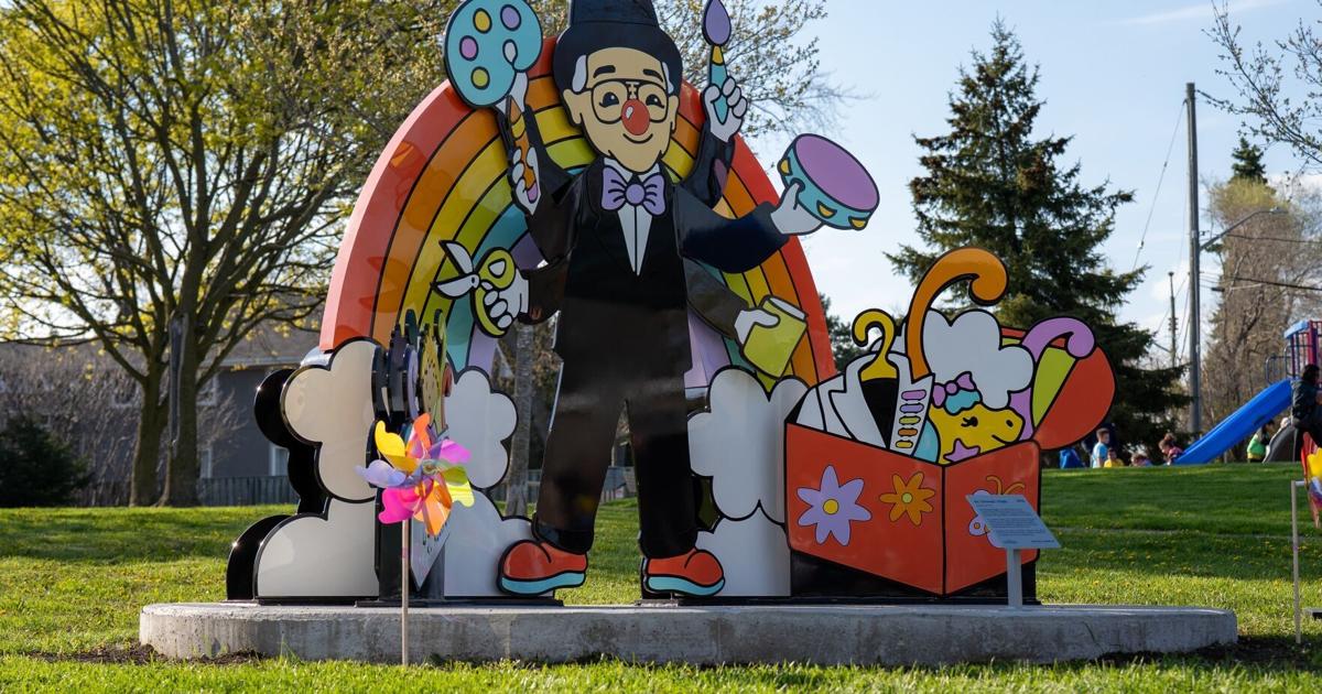 ‘Full of heart’: New art depicting Mr. Dressup on permanent display in Pickering
