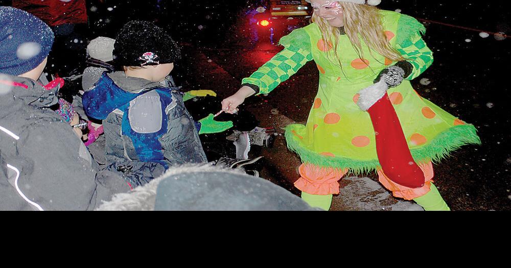 Newcastle Santa Claus Parade draws thousands