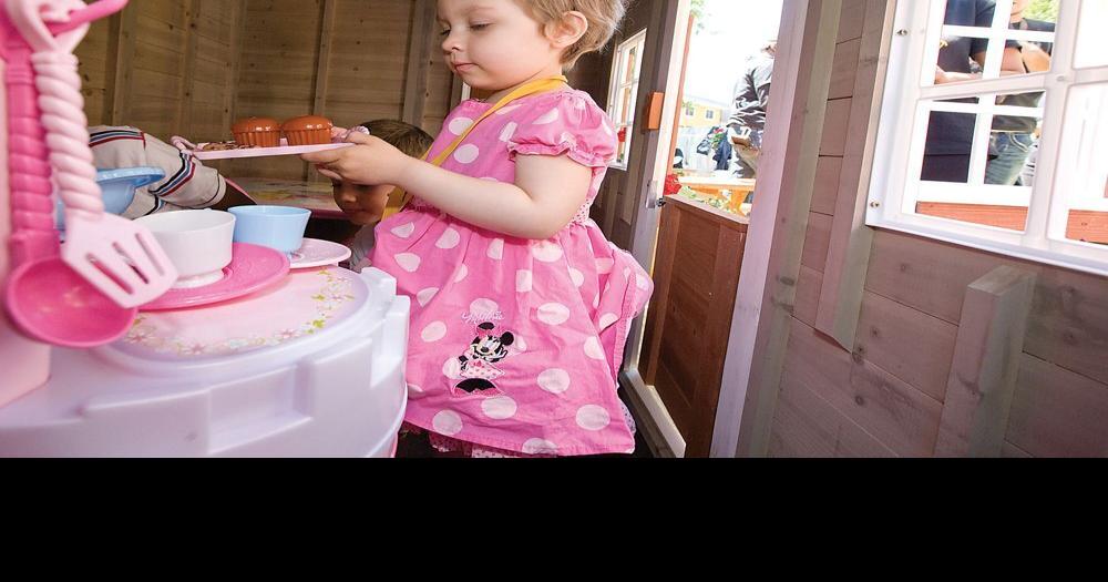 Playhouse surprise for Pickering girl battling cancer