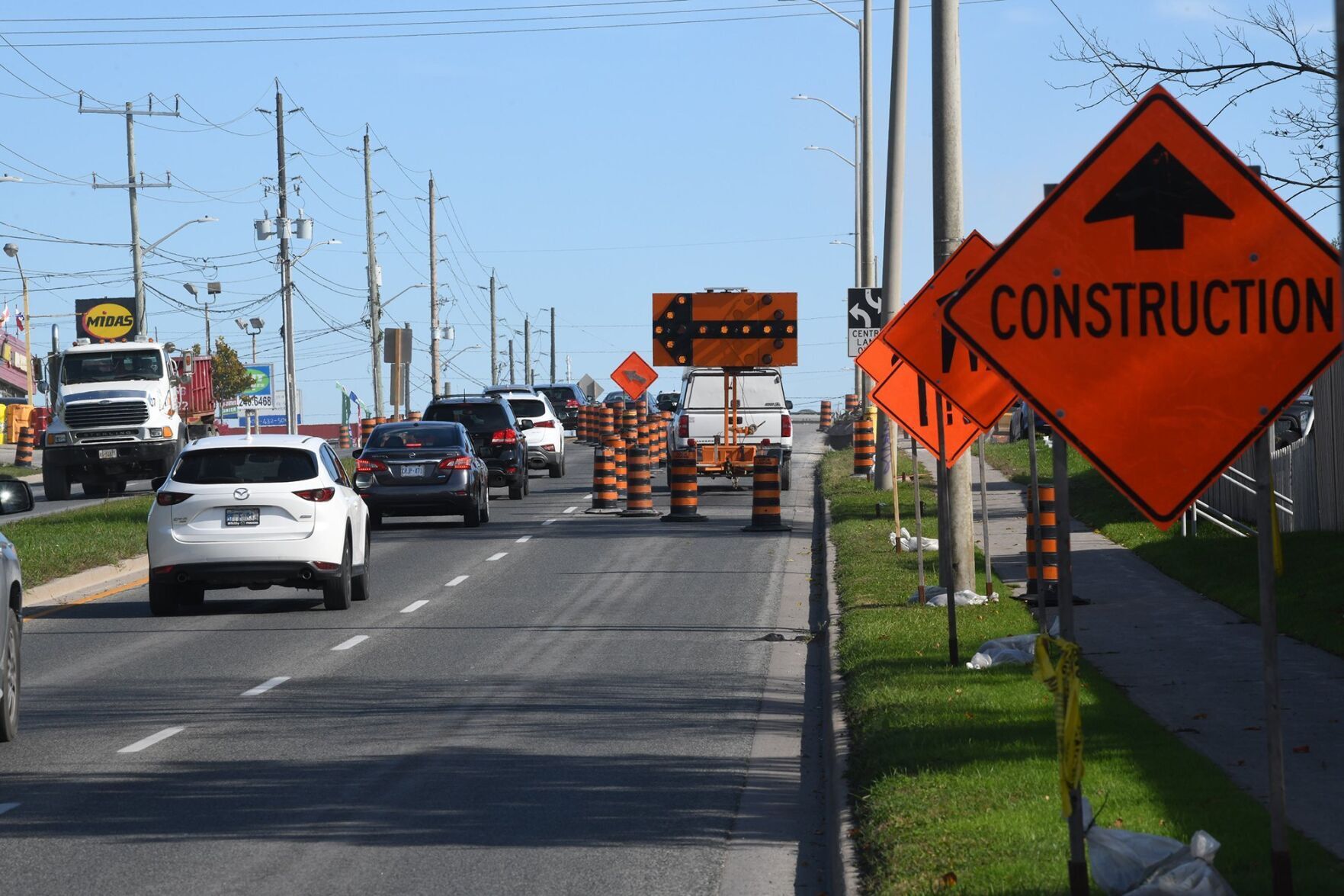 WHAT S GOING ON HERE Traffic flow troubles on Taunton Road East