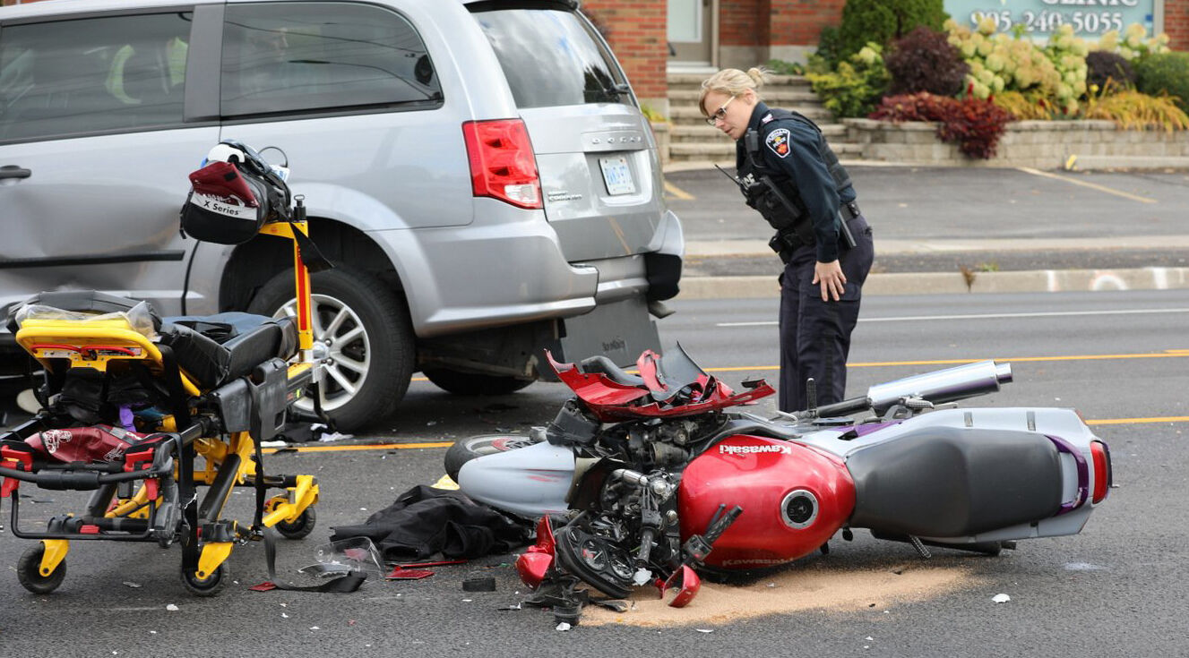 UPDATE Man in his 20s dead in Oshawa motorcycle crash