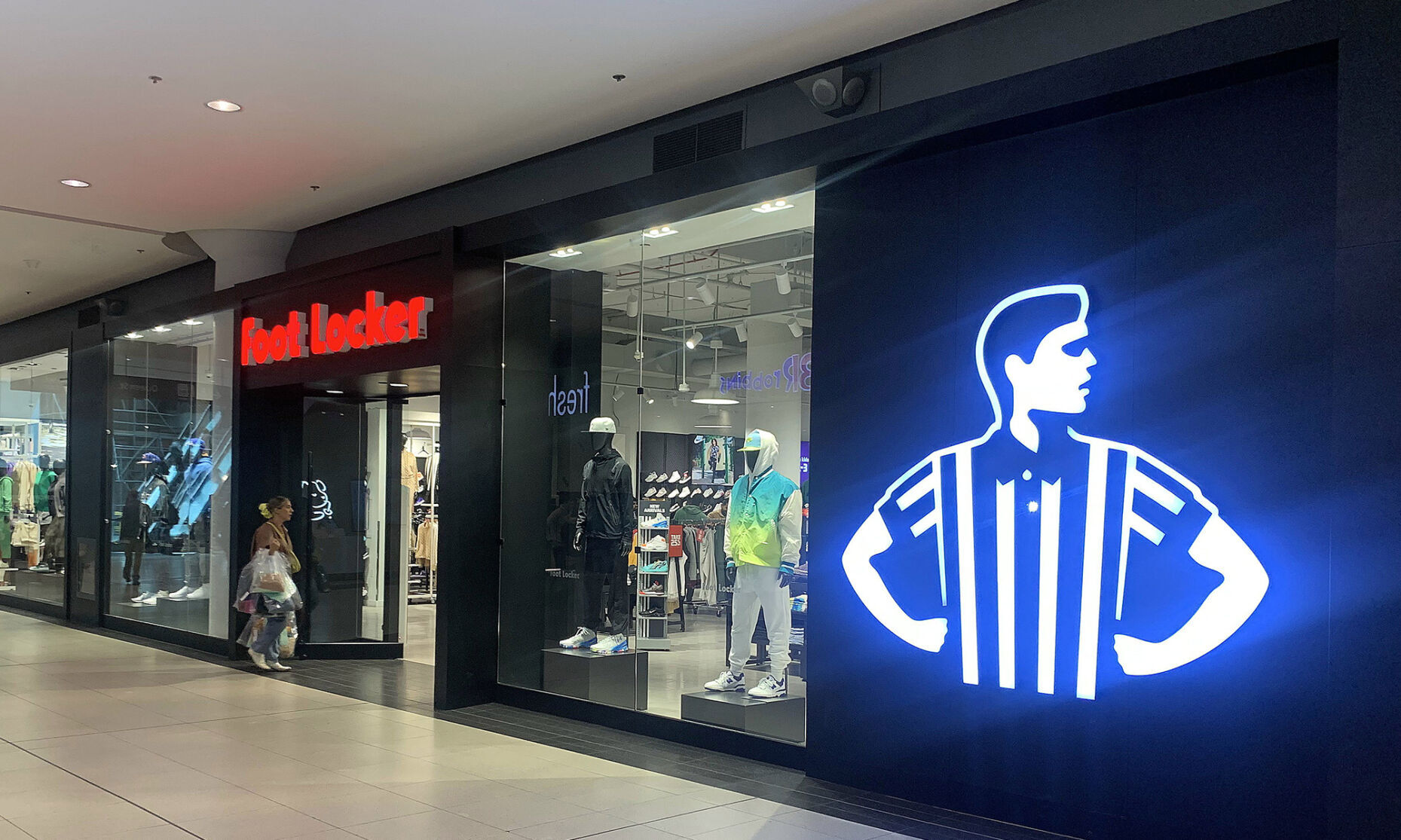 Foot locker hamilton place hot sale mall