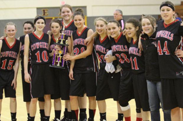 cliff returns to new mexico with holiday tourney trophy local sports news eacourier com new mexico with holiday tourney trophy