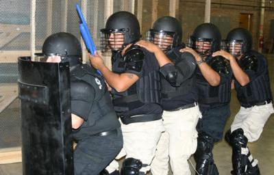 Detention officers receive body language training | Local ...