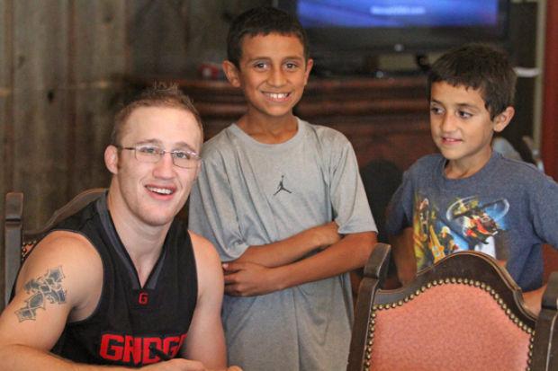 Gaethje Visits Family Friends Fans And Safford Local Sports News Eacourier Com