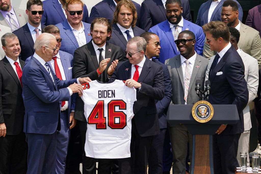 Tom Brady jokes with Biden at White House about Trump's false