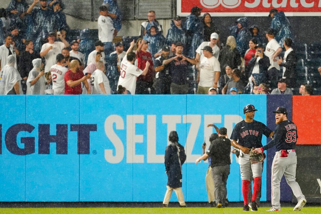 Yankee Stadium fan banned from MLB parks for hitting Verdugo, Ap