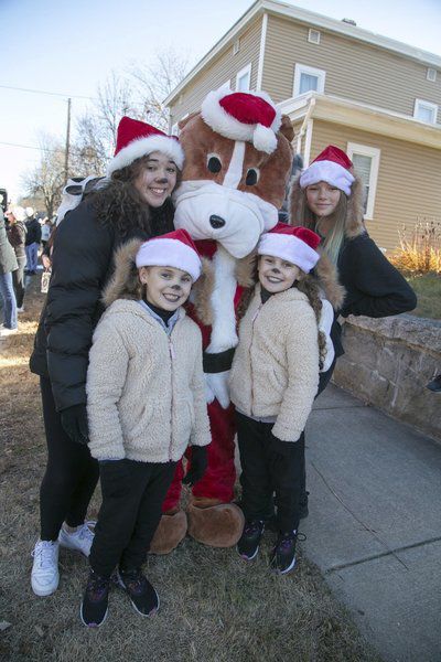 Merhuen Christmas Parade 2022 Santa Pays Methuen A Visit | Merrimack Valley | Eagletribune.com