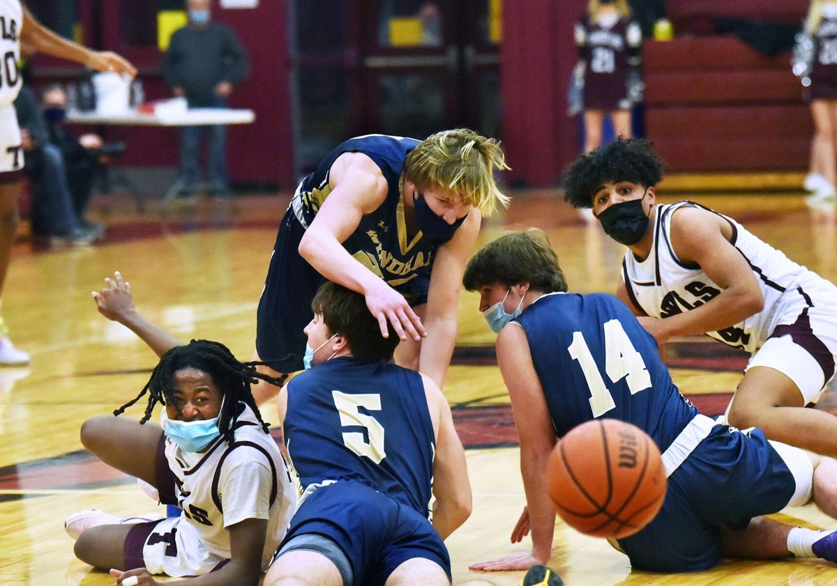 210122_ET_CRU_BoysBasketball_1.JPG