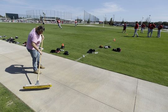 Red Sox still waiting on captain Varitek to join camp