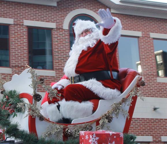 Haverhill Ma Christmas Parade 2022 Santa Makes Appearance In Downtown Haverhill | Haverhill | Eagletribune.com