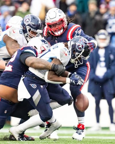 Titans lose 36-13 to Patriots, fumble away AFC's No. 1 seed