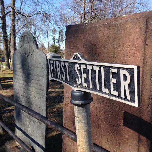 Family Ties Irish Crew Helps Father Son Trace Local Roots The Graves Of Derry S Earliest Settlers Are Located At Forest Hill Cemetery In East Descendants Rev James Macgregor Who Led