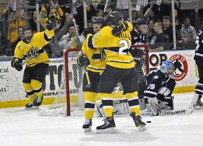 Warriors tie UNH in goaltending duel | Sports | eagletribune.com