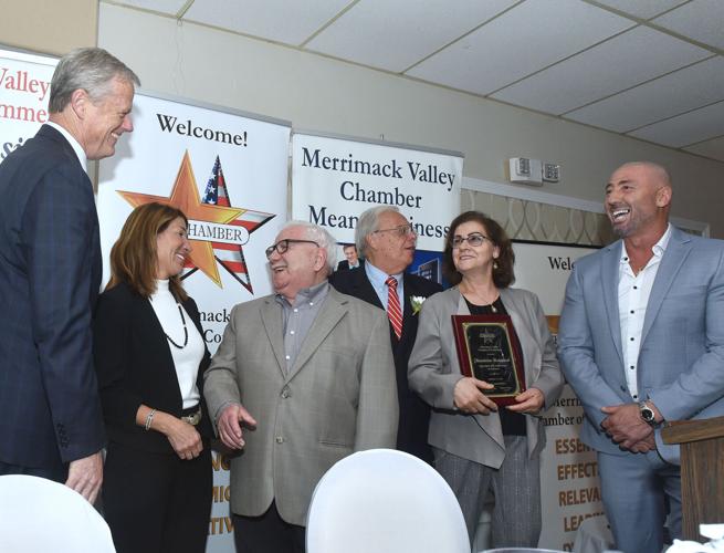 梅里马克谷商会与州长查理·贝克和州长卡琳·波利托举行颁奖晚宴。