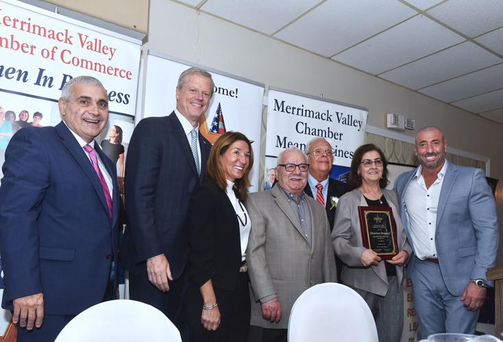 梅里马克谷商会与州长查理·贝克和州长卡琳·波利托举行颁奖晚宴。
