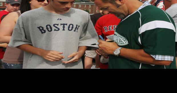 World Series hero Millar embraces his role as beloved Boston athlete, Sports
