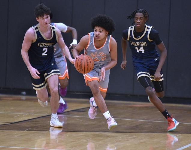 A slam dunk victory for the Reggies | Sports | eagletribune.com