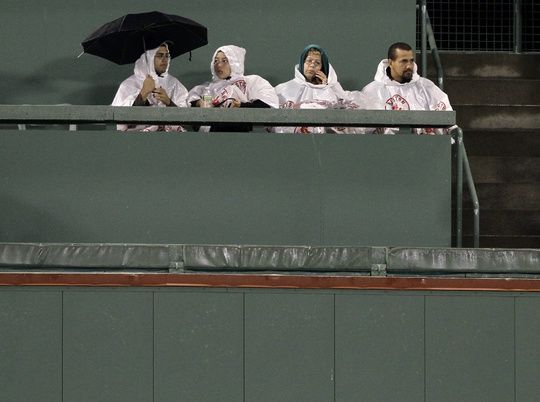 Fan struggles to put on poncho at Fenway Park 