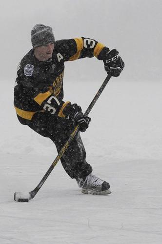 Frozen Fenway college hockey doubleheader postponed to Sunday