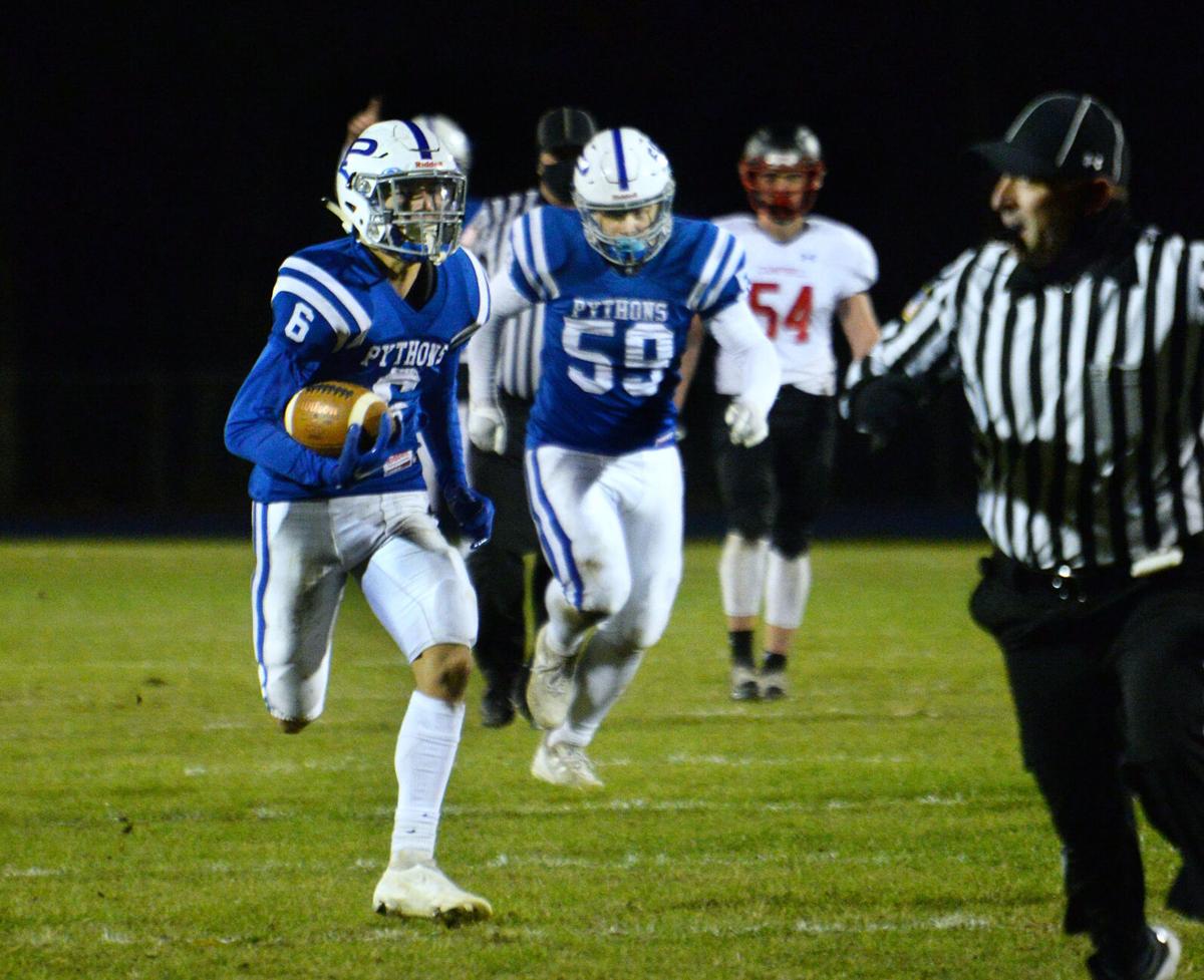 201102_ET_CRU_PELHAMfootball_1.JPG