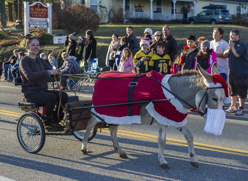 Salem holiday parade sees record crowds New Hampshire