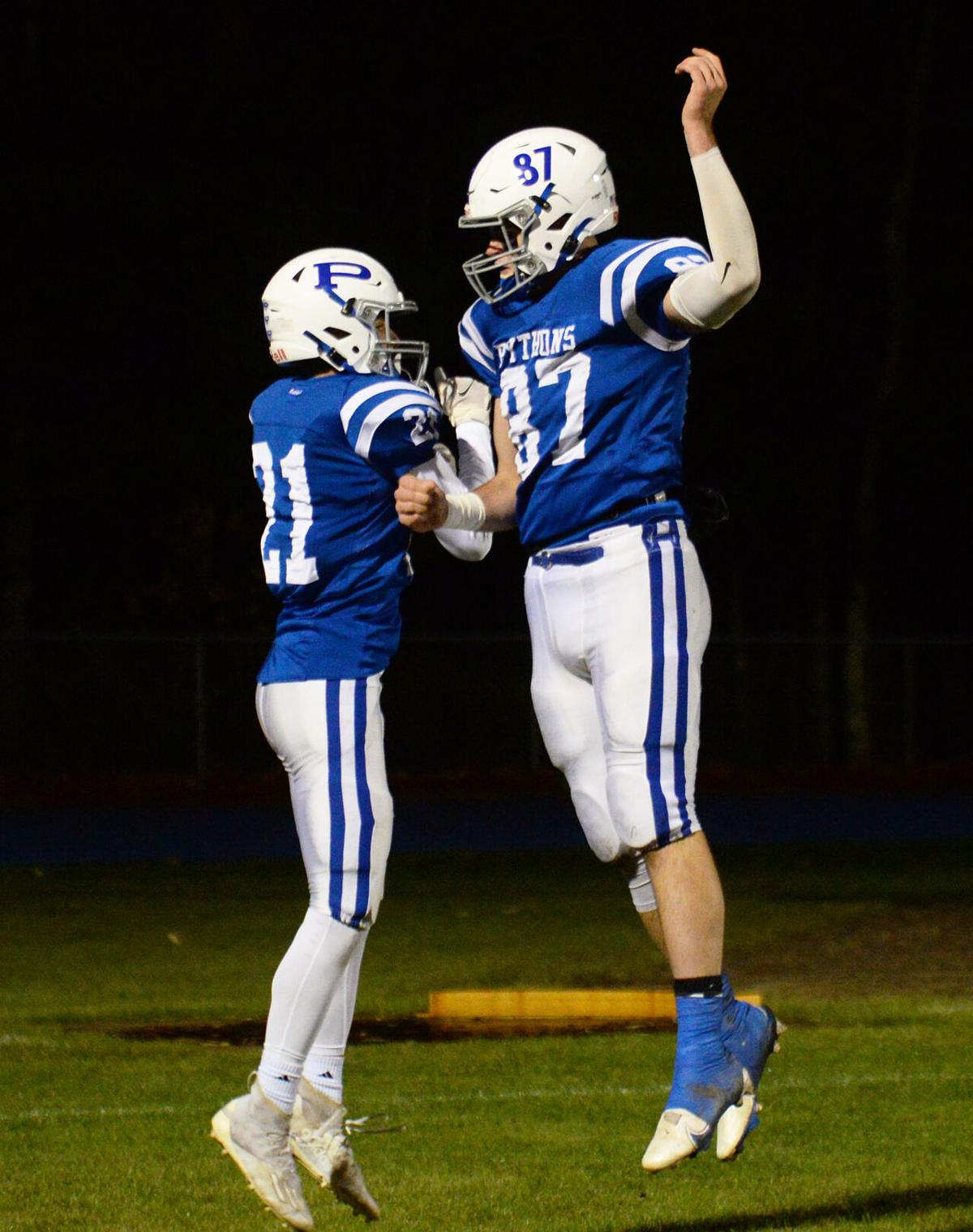 201102_ET_CRU_PELHAMfootball_5.jpg