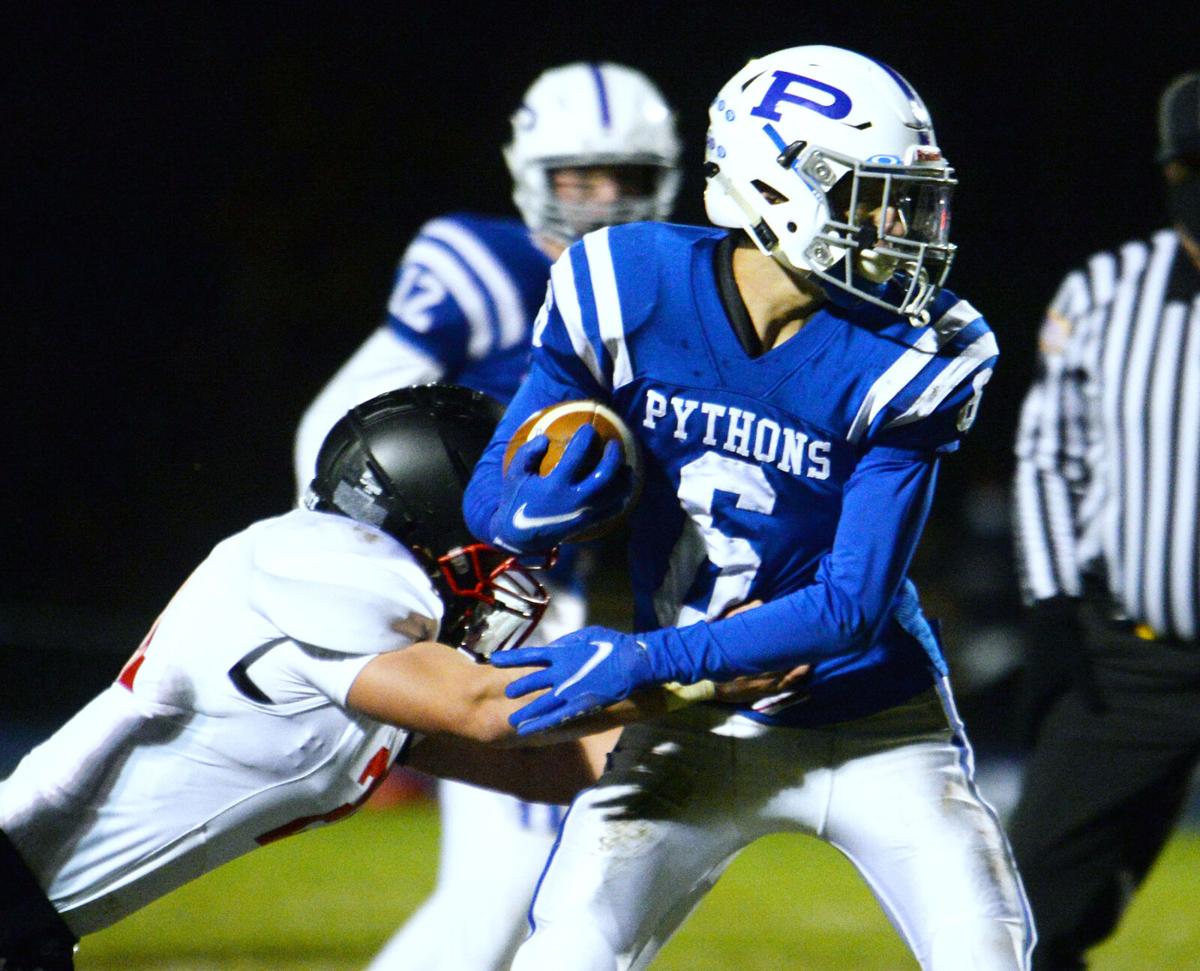 201102_ET_CRU_PELHAMfootball_7.jpg