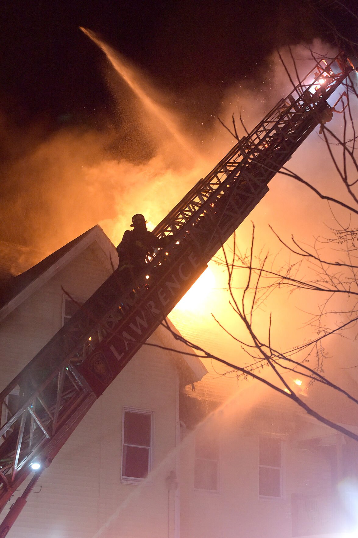 210404_ET_TJE_BIG_FIRE_02.jpg