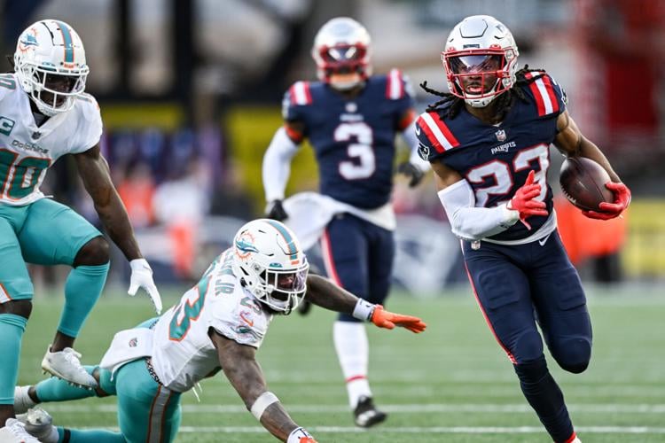 Ugly showing from offense leads to Patriots' 4th straight loss against Miami