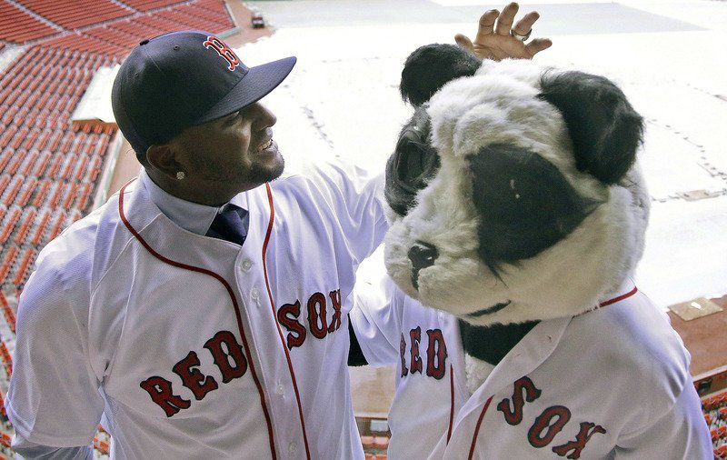 Boston Red Sox's Pablo Sandoval snaps belt, strikes out 