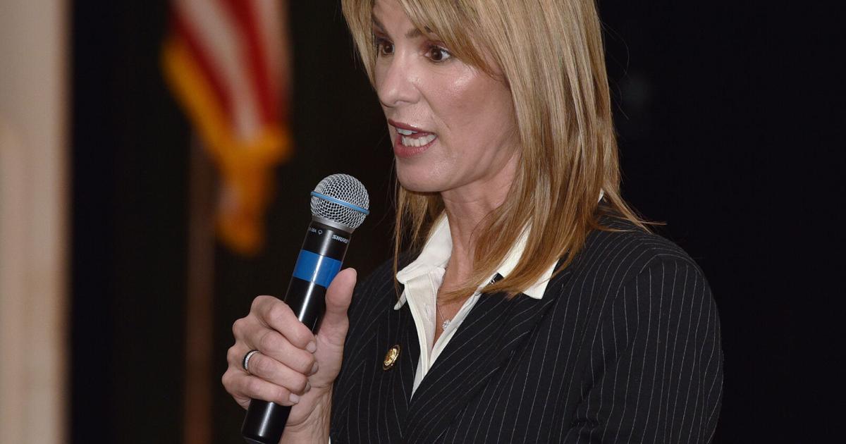 Robin Trahan In Trahan promises action at Methuen town hall | News | eagletribune.com