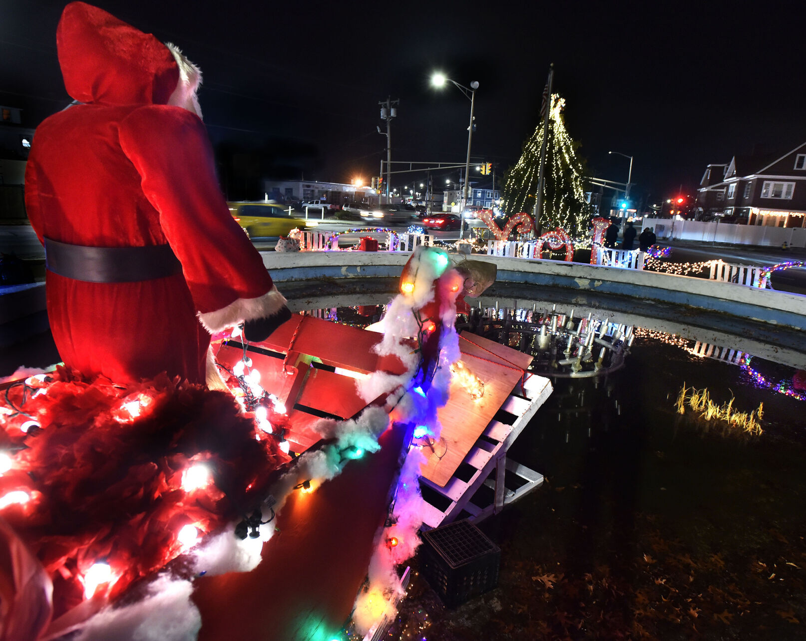 Boring to Beautiful: Lawrence park undergoes holiday flip