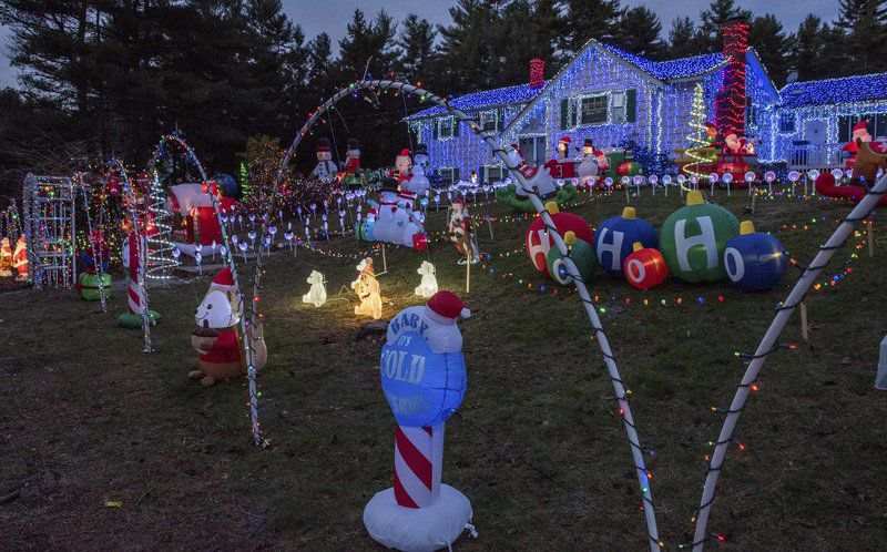 100K Christmas lights brighten up Pelham neighborhood | New Hampshire