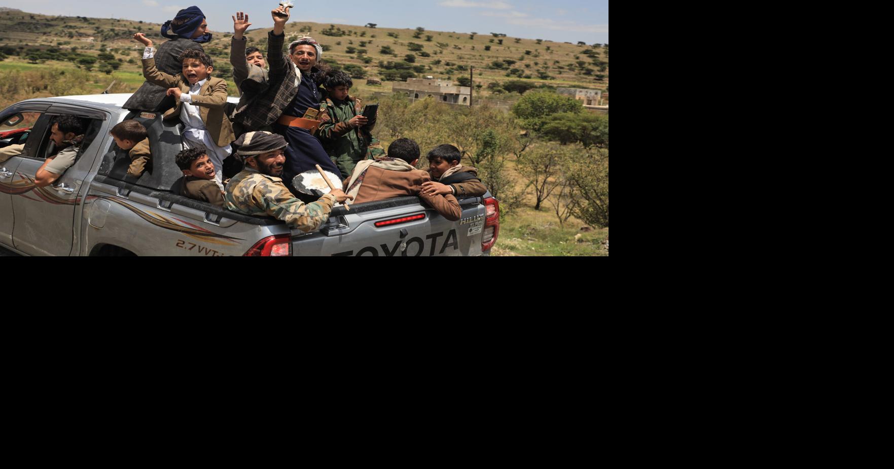 Fighting in Yemen intensifies as Houthis launch more attacks on Saudi Arabia; government forces strike back along Red Sea coast