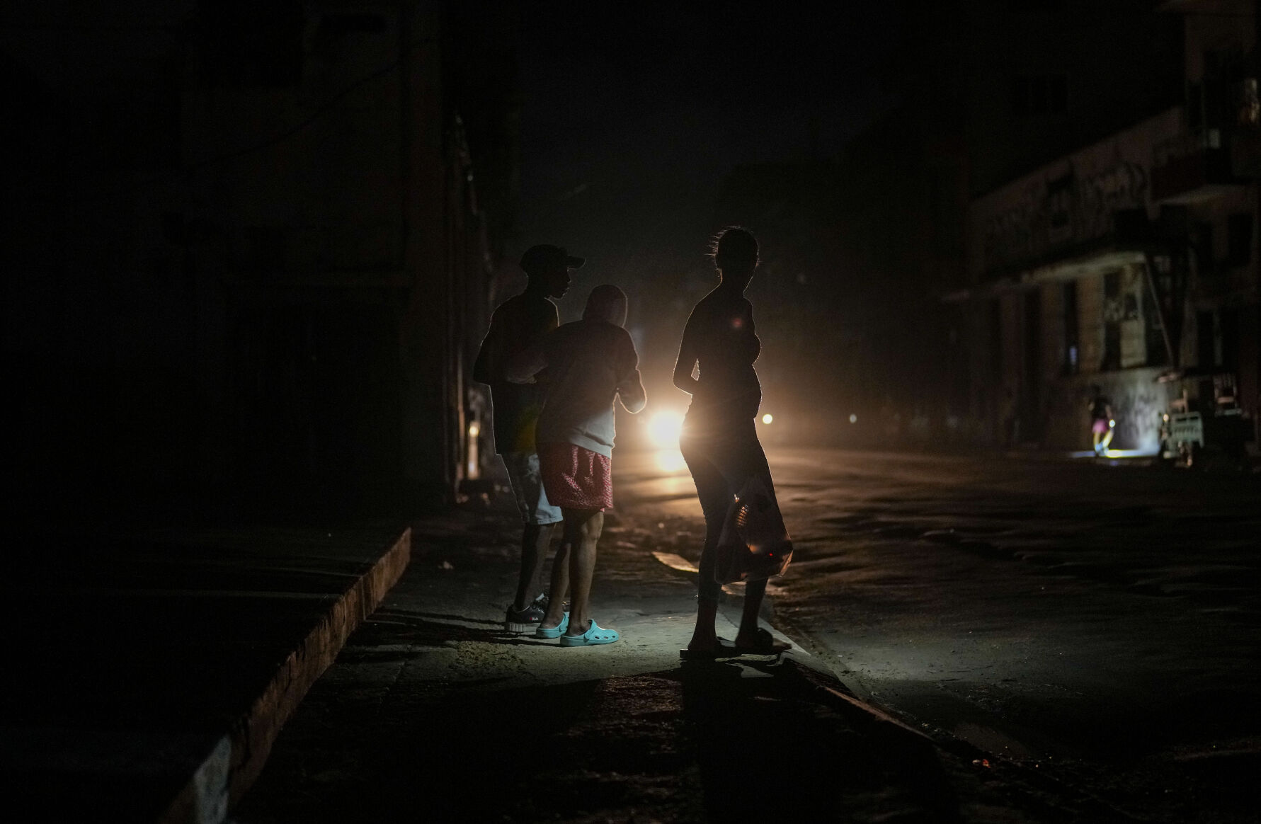 Oscar Leaves At Least 6 Dead In Cuba As A Massive Blackout Halts ...