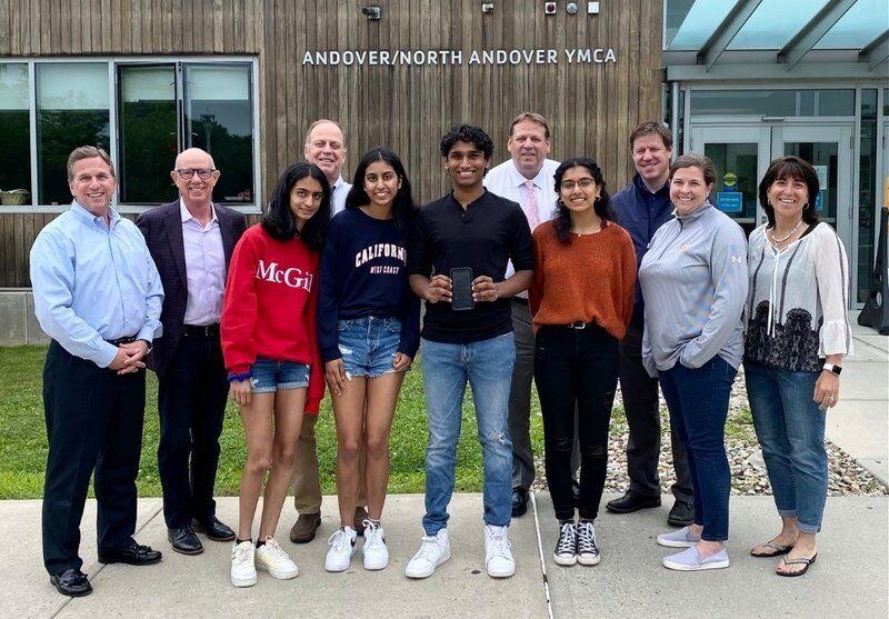 Students receive scholarships for innovation