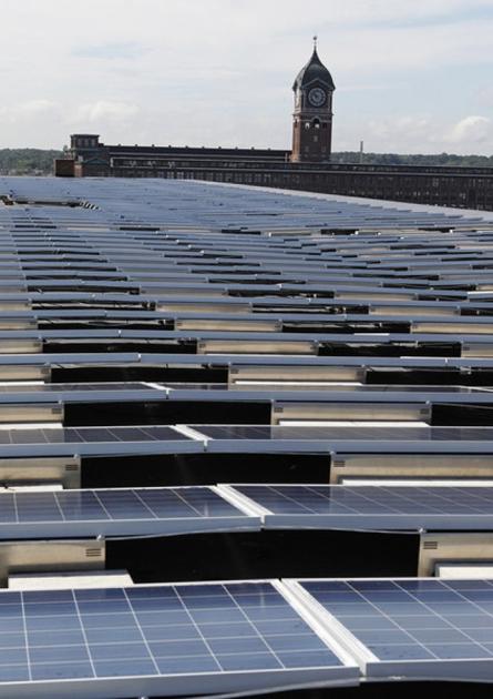 Local Companies Labor Behind Everett Mills Solar Project News Eagletribune Com