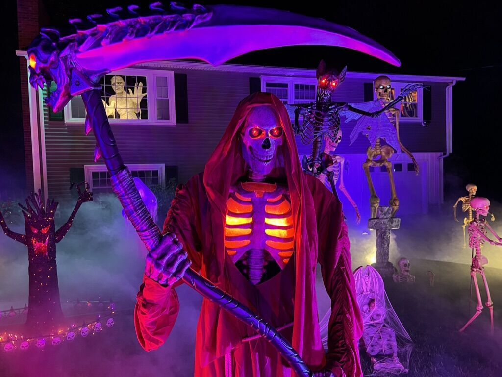 SLIDESHOW: Readers Halloween Displays | Gallery | eagletribune.com